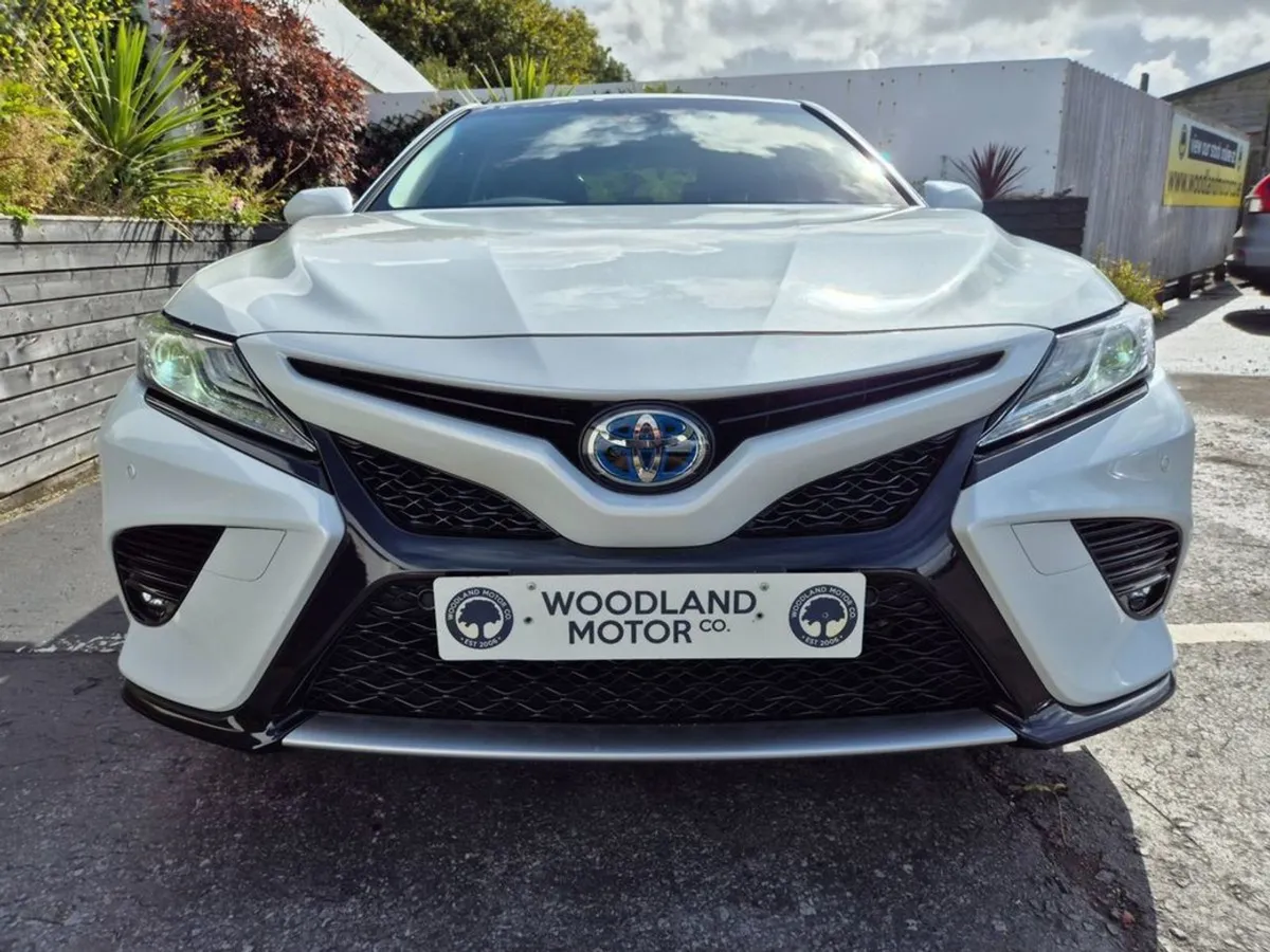 Toyota Camry 2.5 Hybrid / SOL World Sport Edition - Image 3