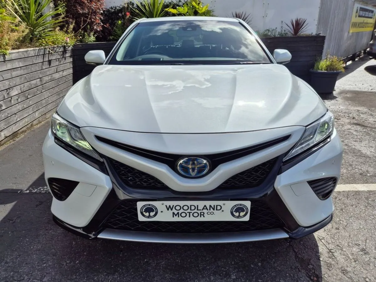 Toyota Camry 2.5 Hybrid / SOL World Sport Edition - Image 4