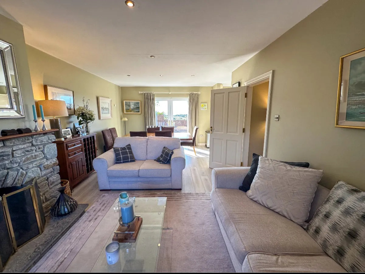 Furniture set - Image 1