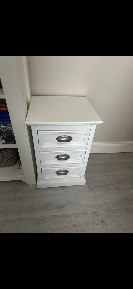 Bedroom furniture - Image 1