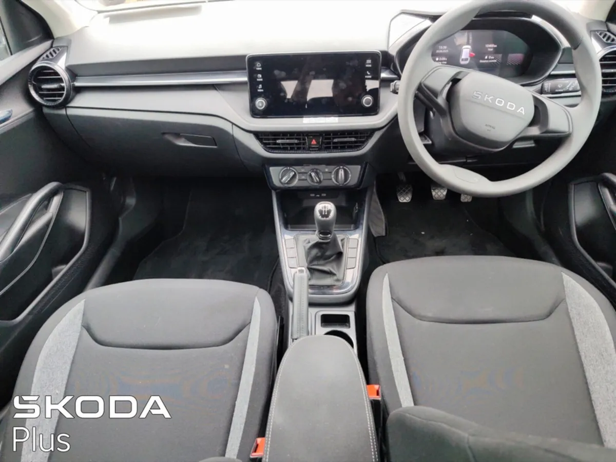 Skoda Fabia ESSENTIAL 1.0 MPI 80HP - Image 2