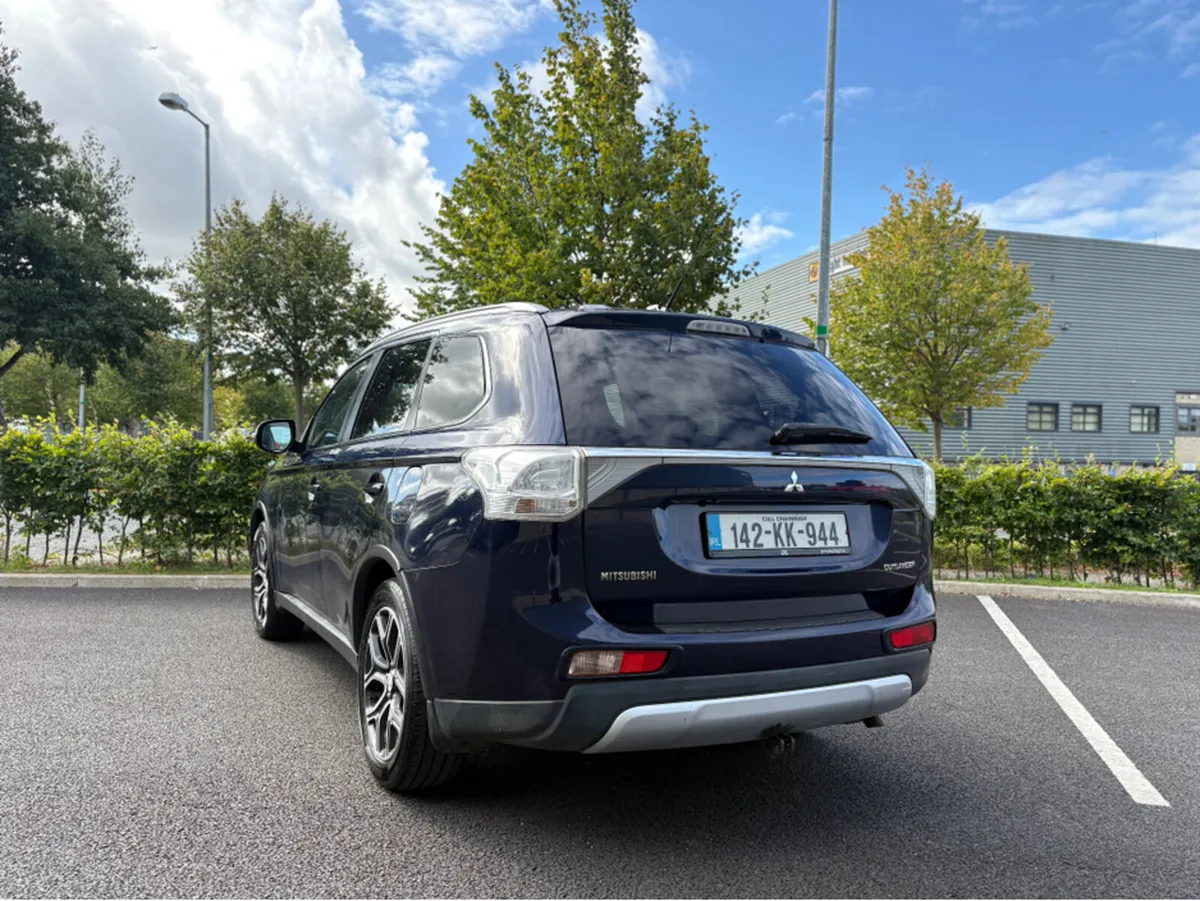 Mitsubishi Outlander 2.2 DIESEL 4X4 MANUAL *7 SEAT - Image 3
