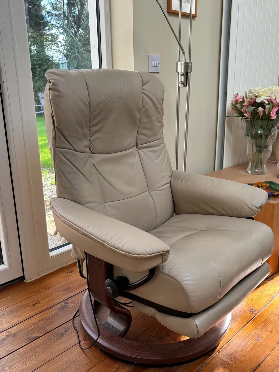 Stressless Mayfair Leather Electric recliner - Image 1