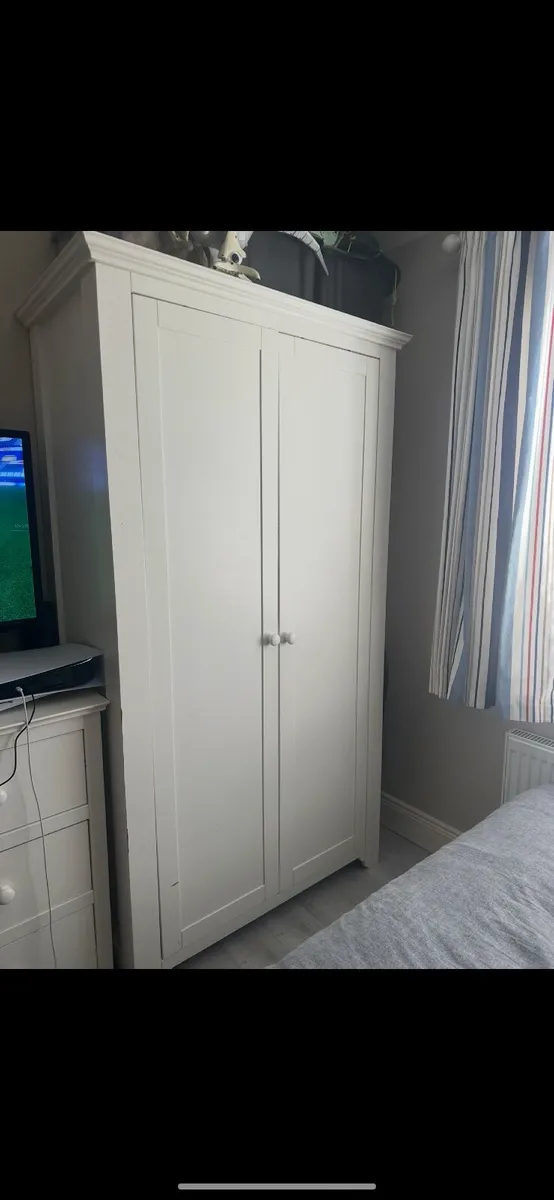 Bedroom furniture - Image 2