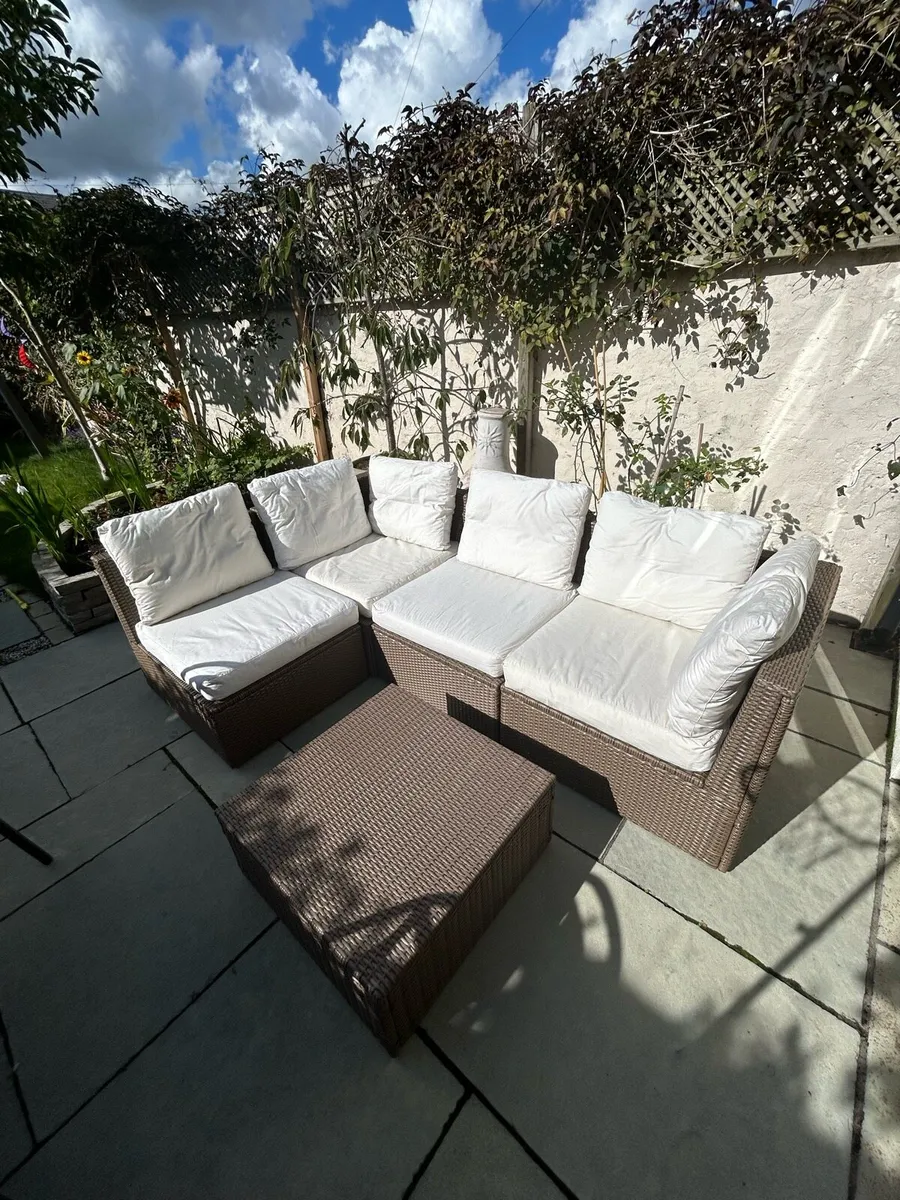 Ratten effect garden furniture - Image 1