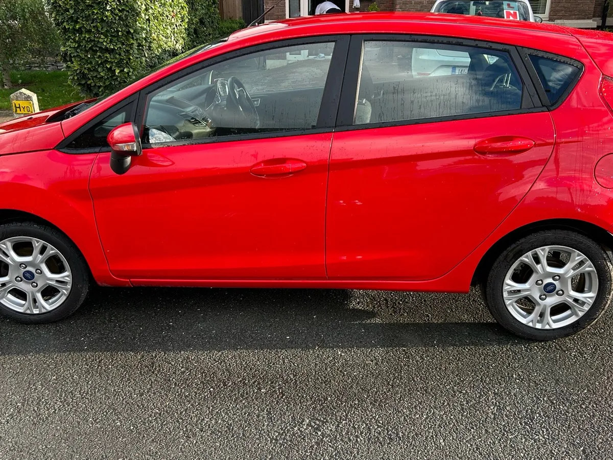 Ford fiesta - Image 4