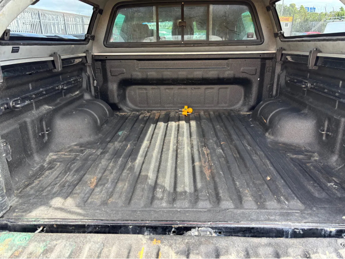Ford Ranger 2.0 wild track auto double cab full lo - Image 3
