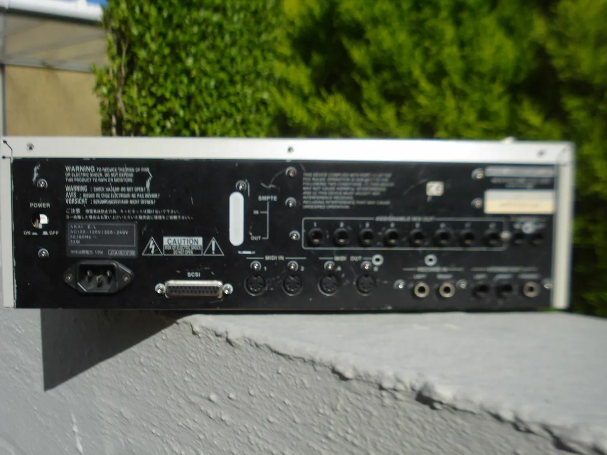 AKAI MPC 2000. - Image 4