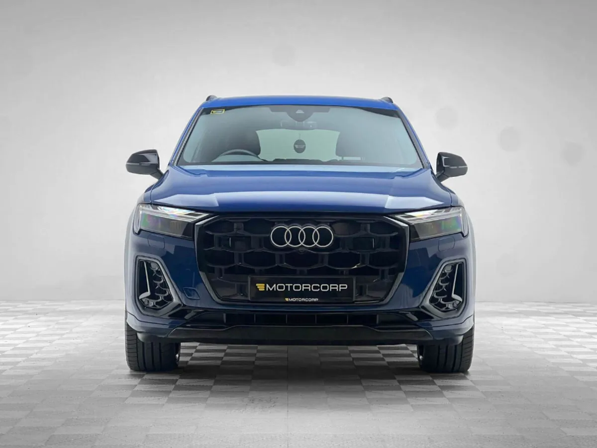 Audi Q7 S LINE 55 TFSI E QUATTRO - Image 2