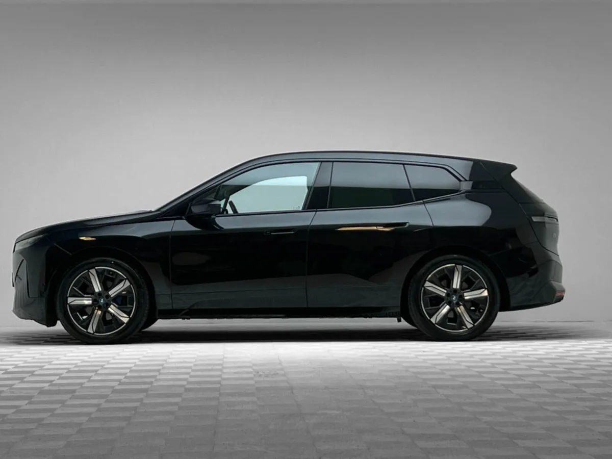 BMW iX 40 M SPORT PAN ROOF - Image 3