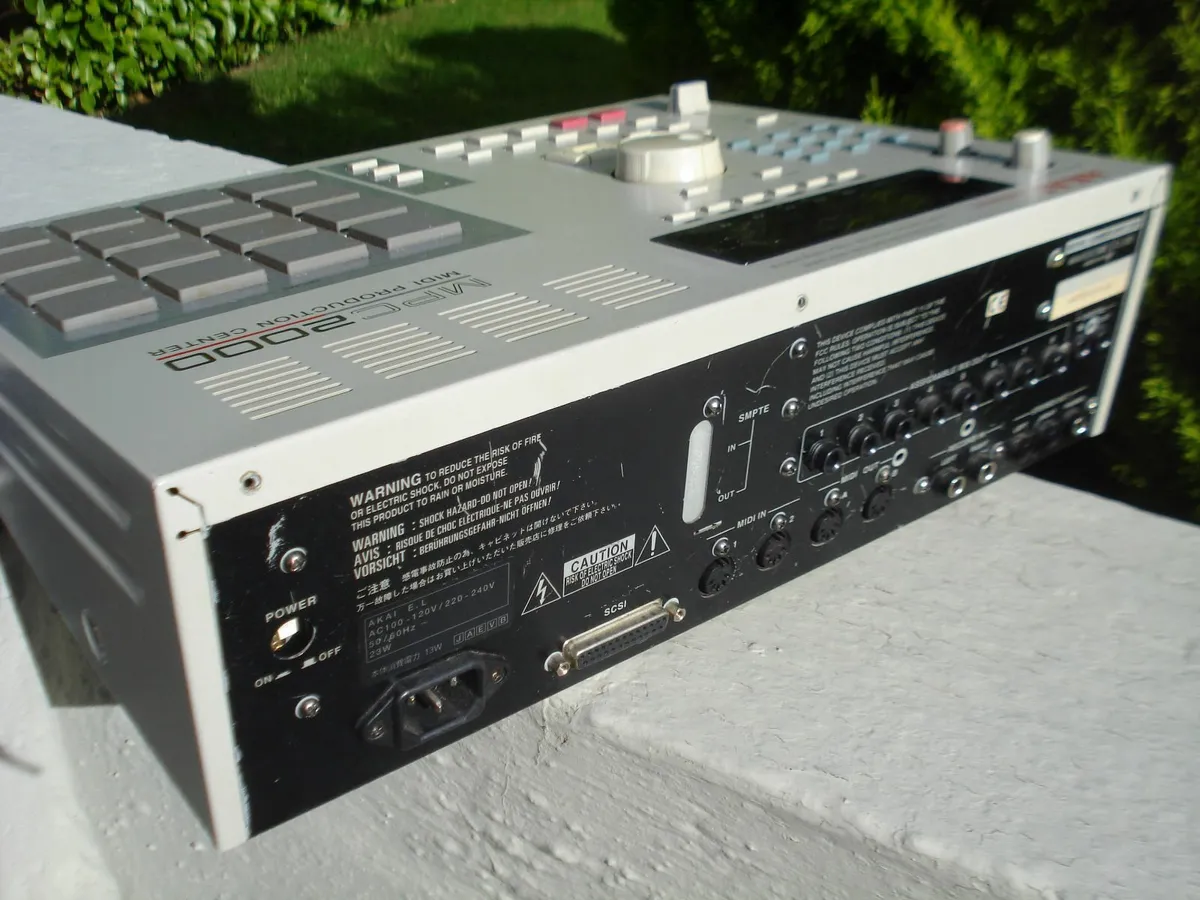 AKAI MPC 2000. - Image 3