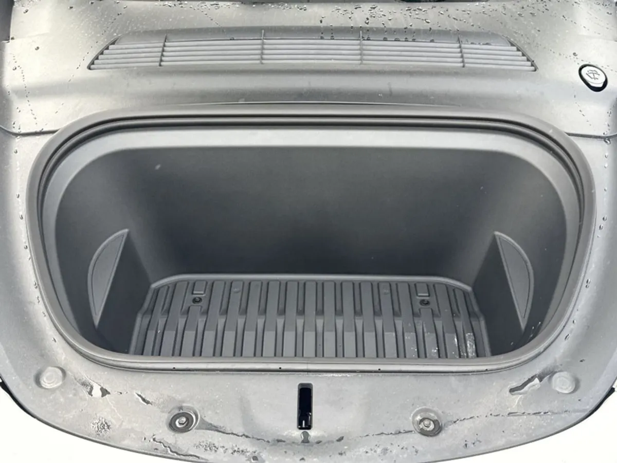 Tesla Model Y Long Range All-wheel Drive - Image 3