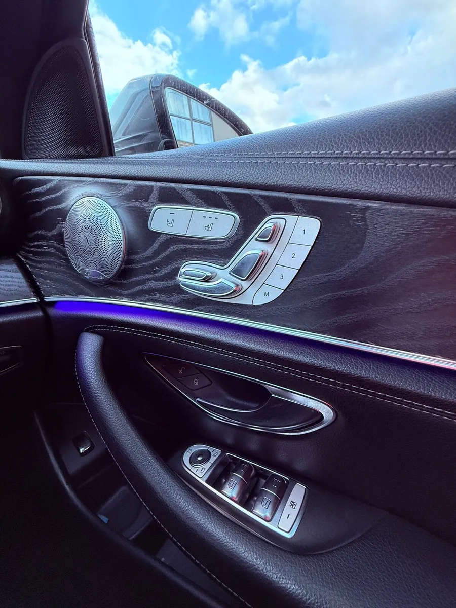 Mercedes Benz E220 - Image 2
