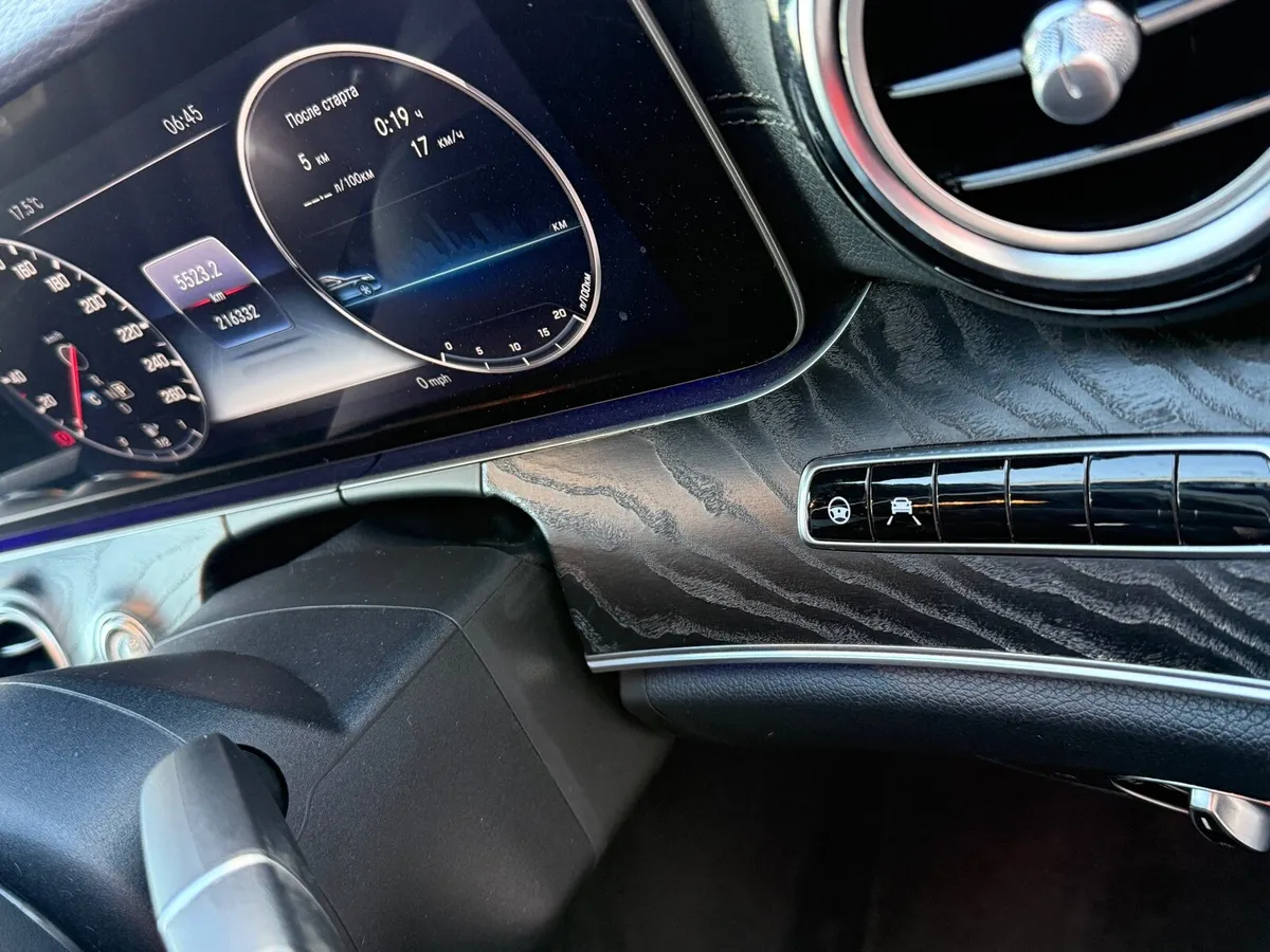 Mercedes Benz E220 - Image 4