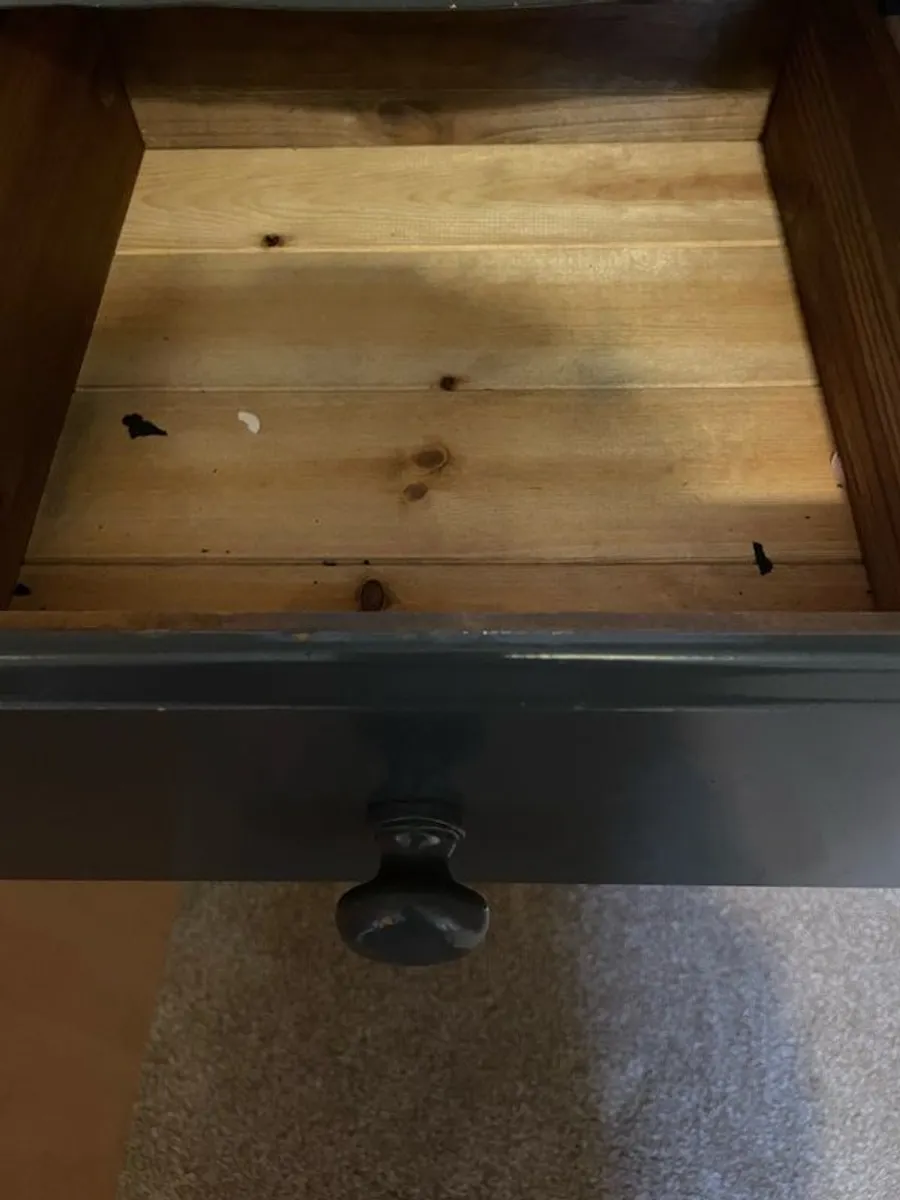 Grey painted three drawer locker - Image 3