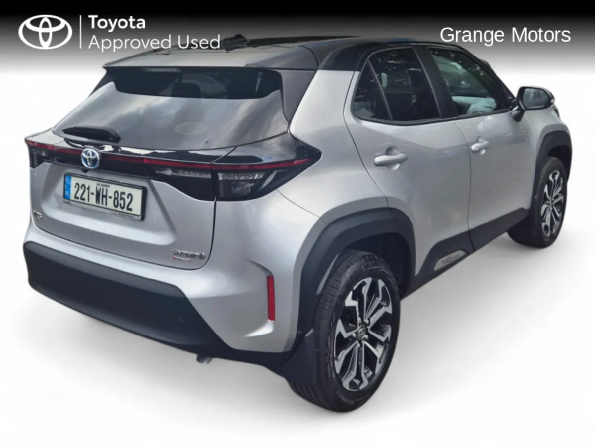 Toyota Yaris Cross 1.5 LUNA SPORT 5DR BI-TONE - Image 3