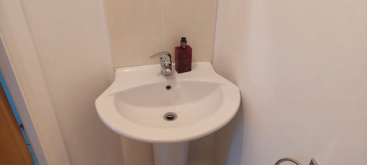 Hand basin - Image 1
