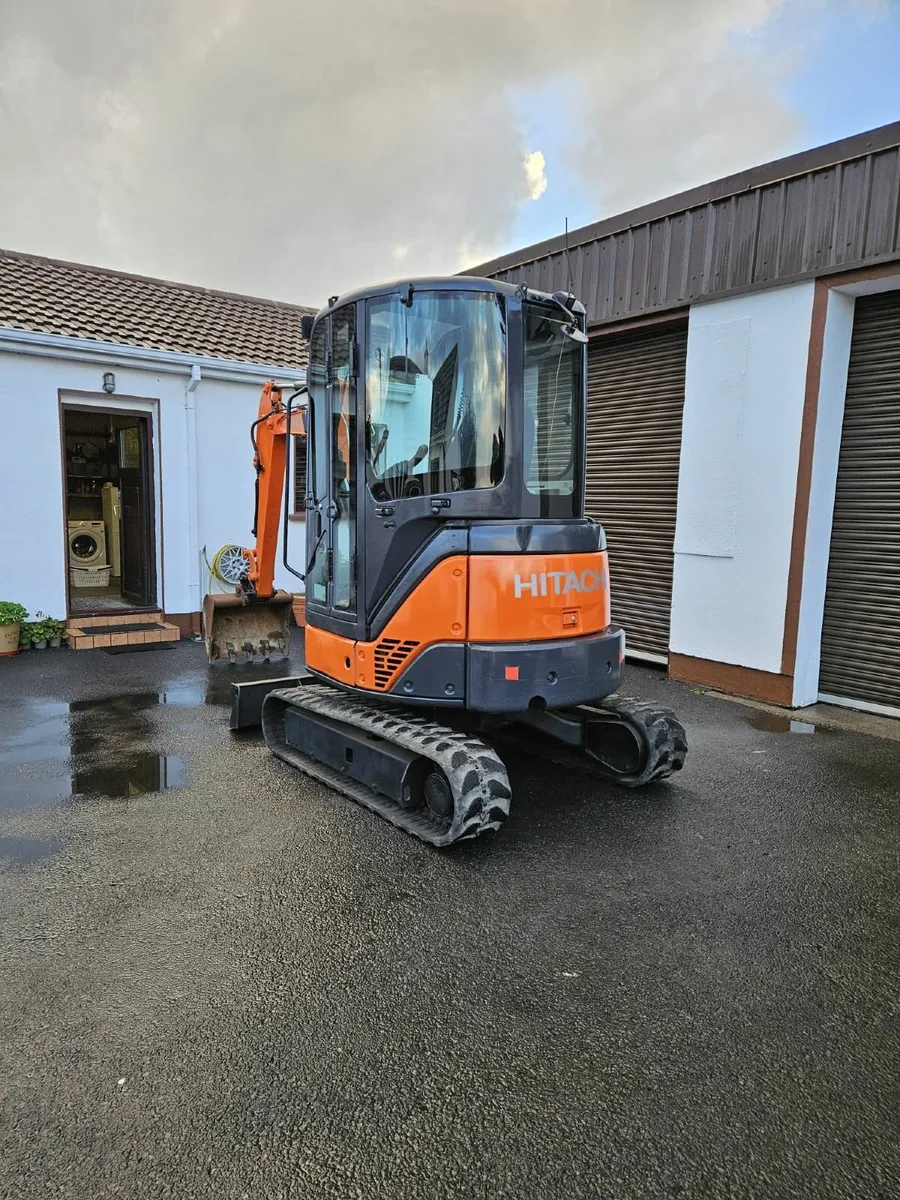 Hitachi Zaxis U29 - 2013 - Excellent Condition - Image 2