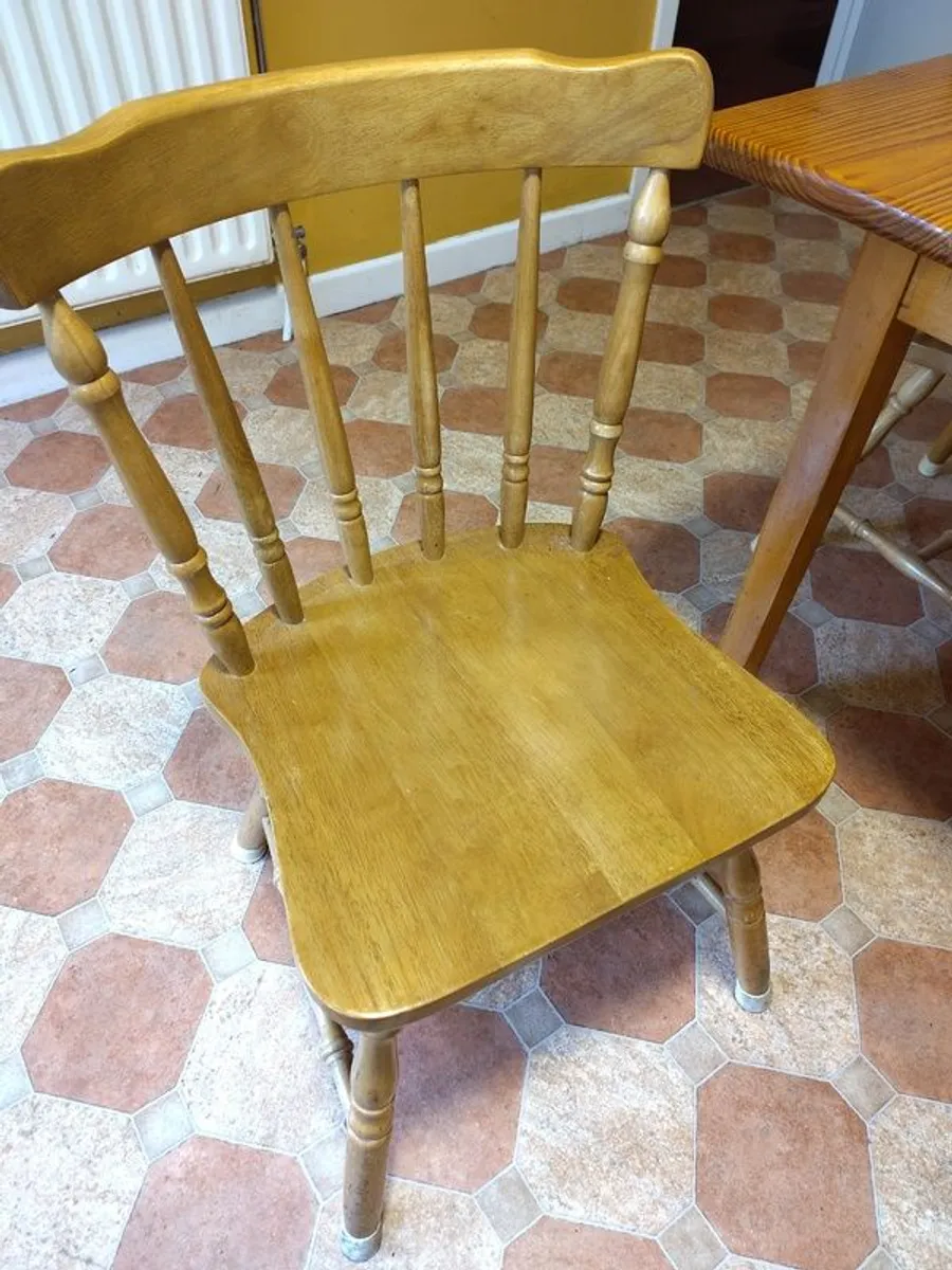 Kitchen table and chairs - Image 2