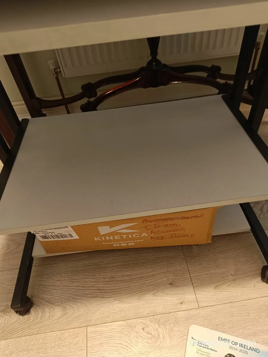 Study desk - Image 2