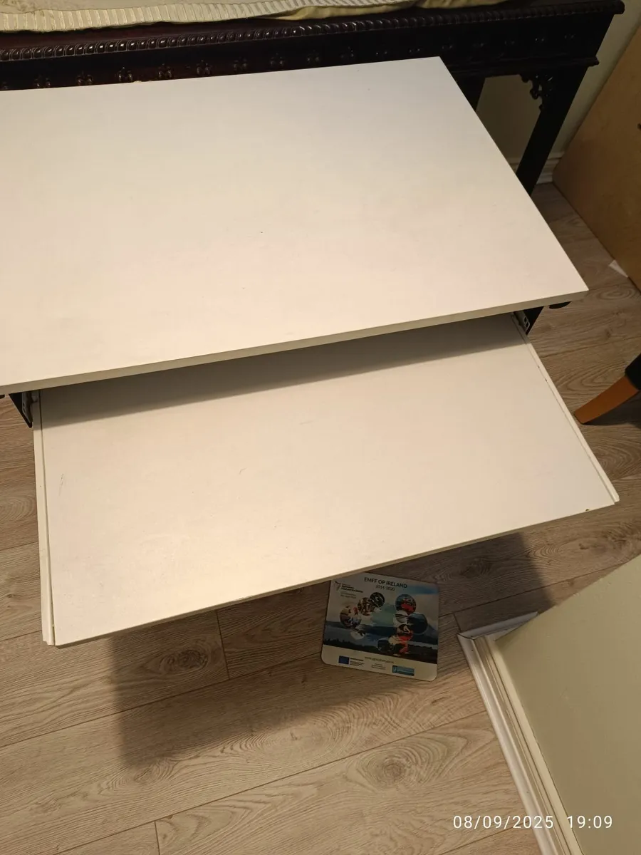 Study desk - Image 4
