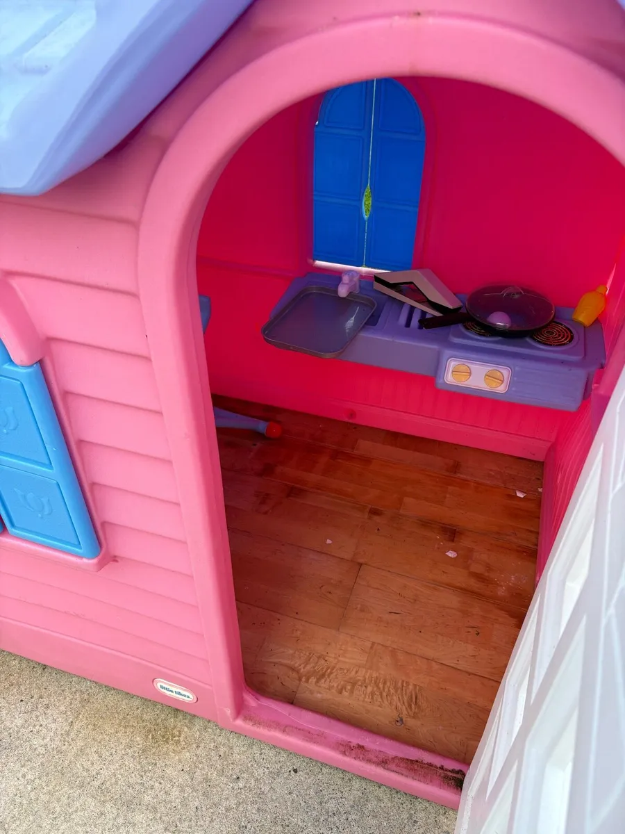 Little Tikes Country Cottage Playhouse - Image 3