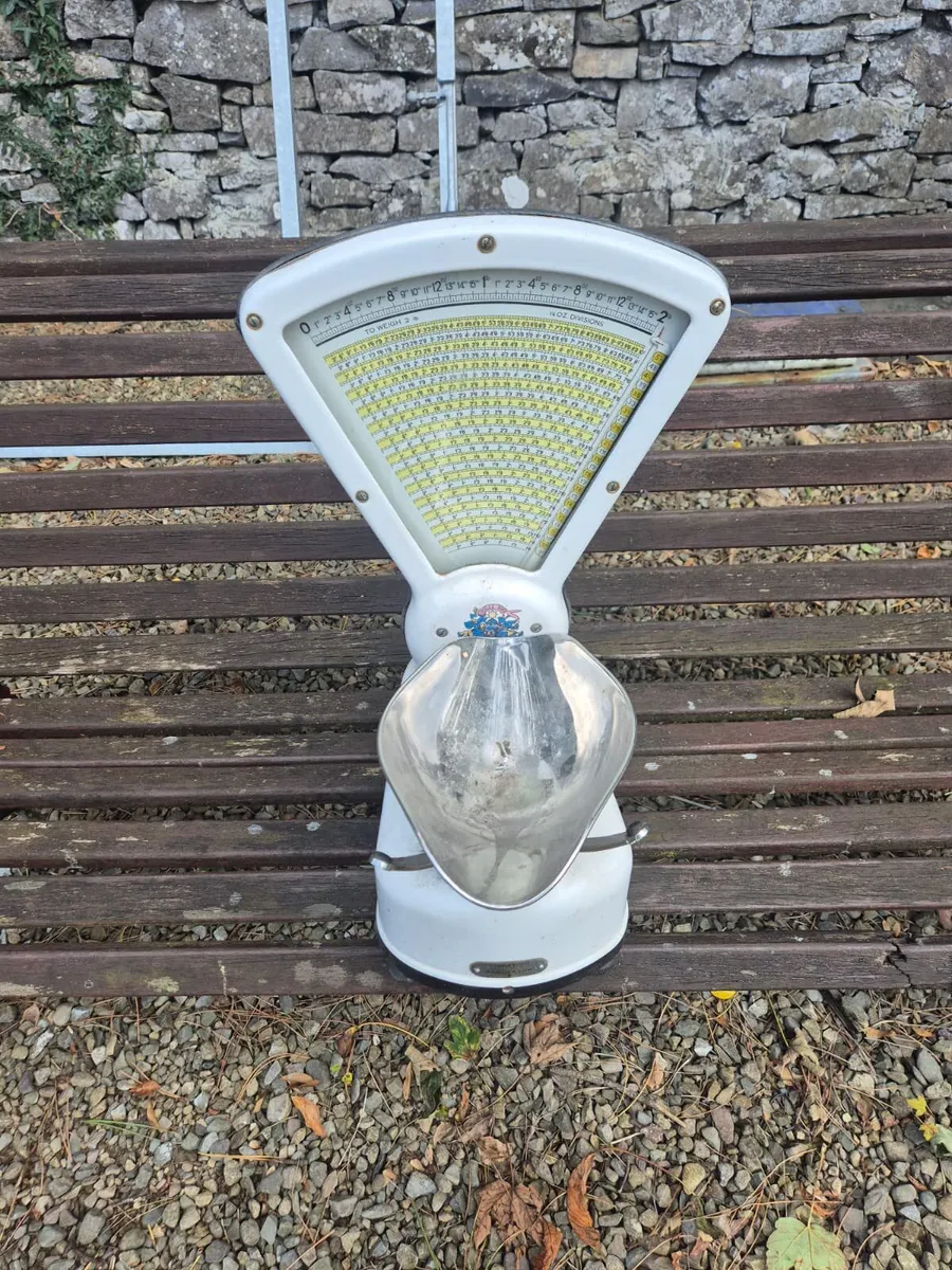 Old weighing scales - Image 1