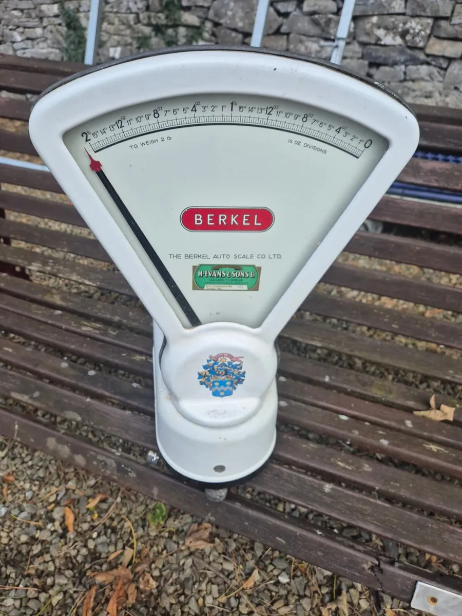 Old weighing scales - Image 2