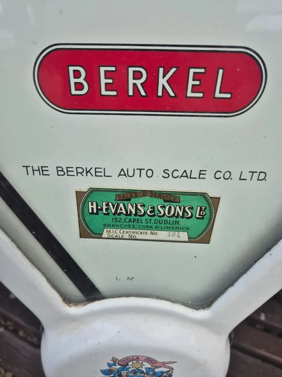 Old weighing scales - Image 4
