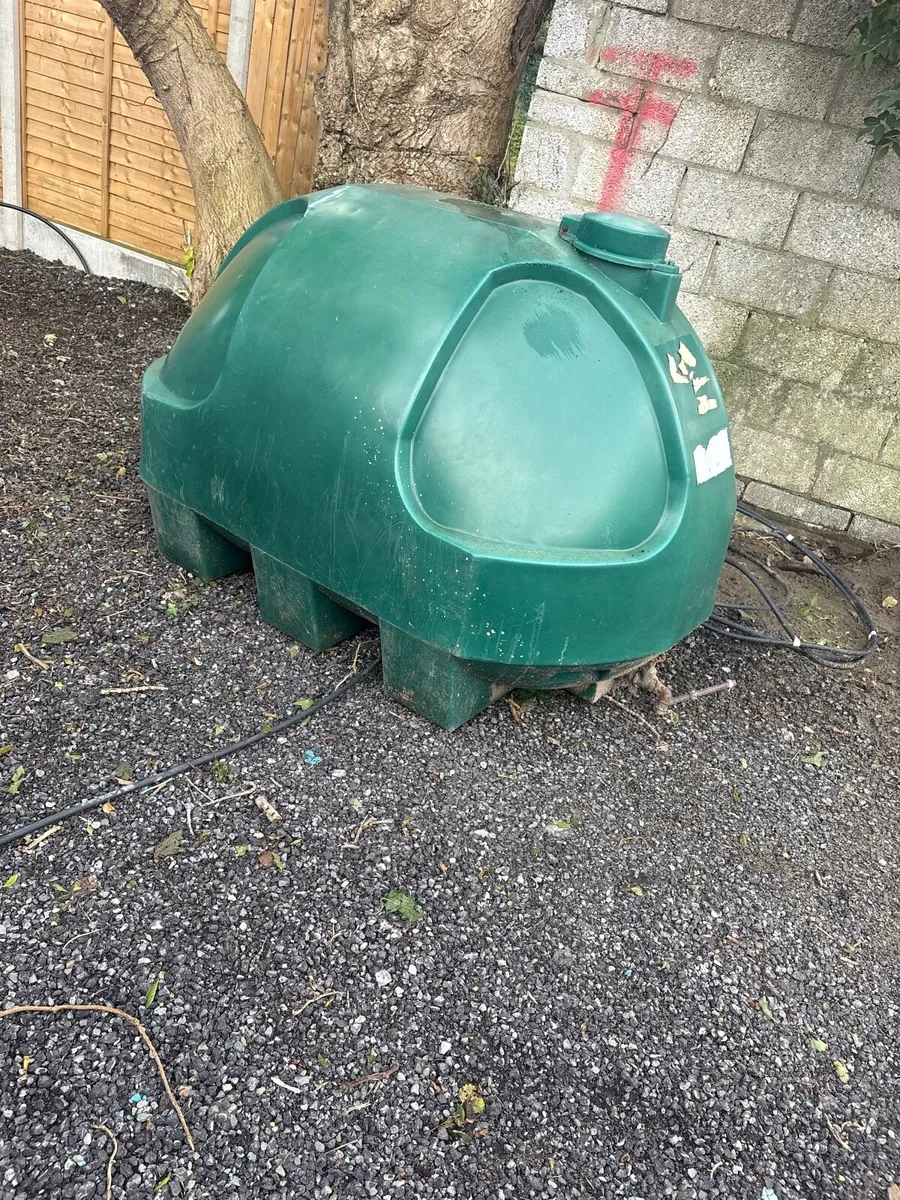 Oil tank - Image 1