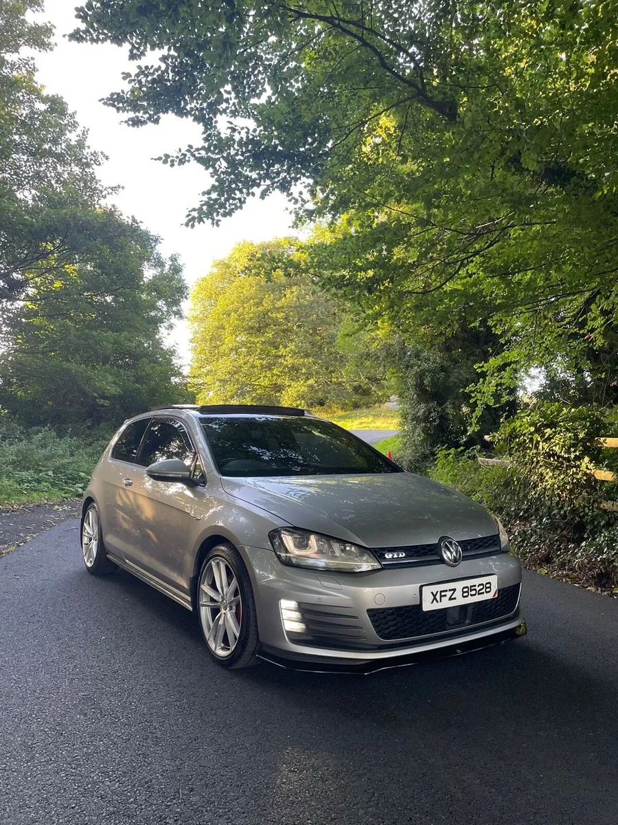 Volkswagen Golf GTD sunroof - Image 1
