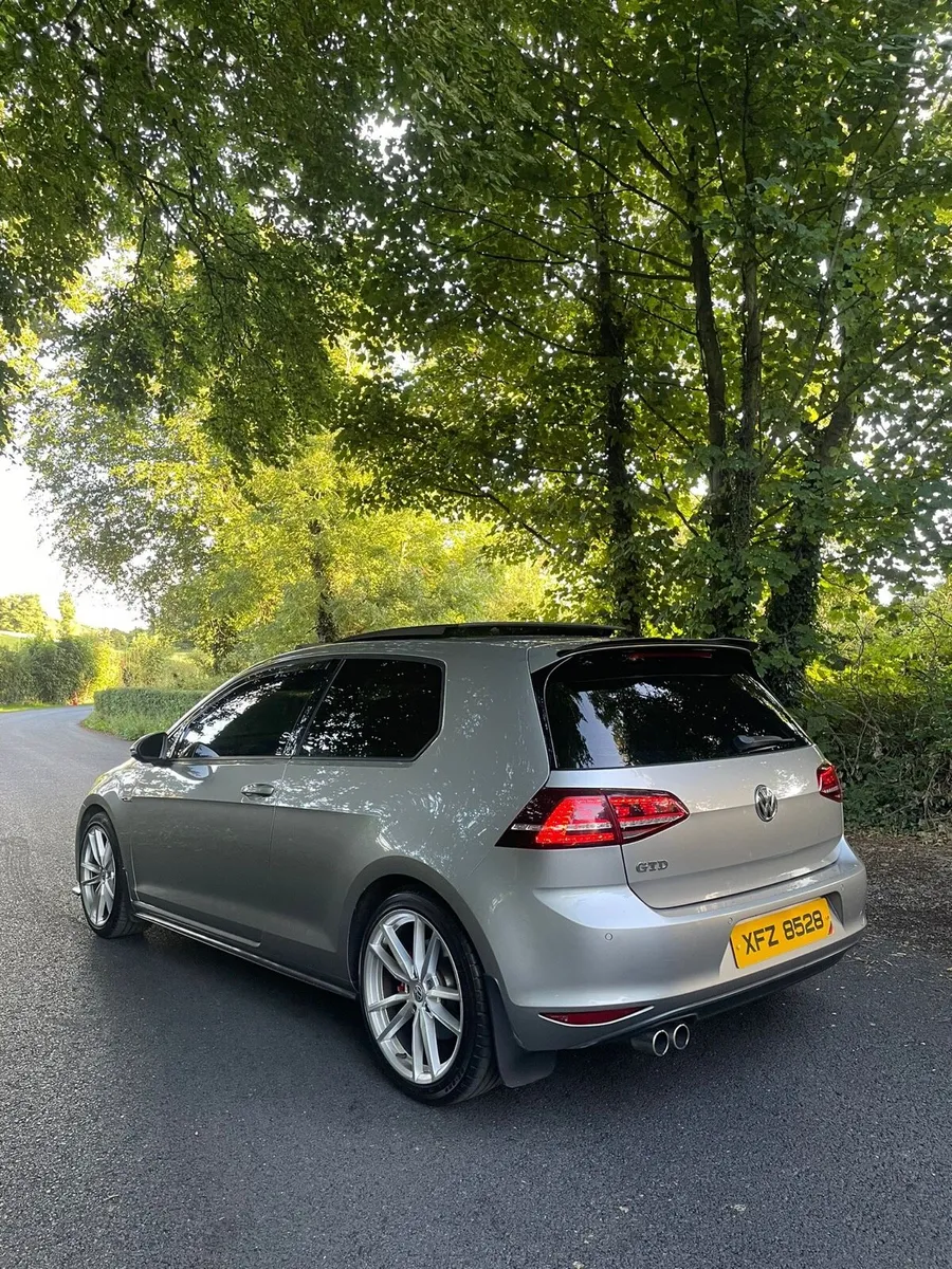 Volkswagen Golf GTD sunroof - Image 2