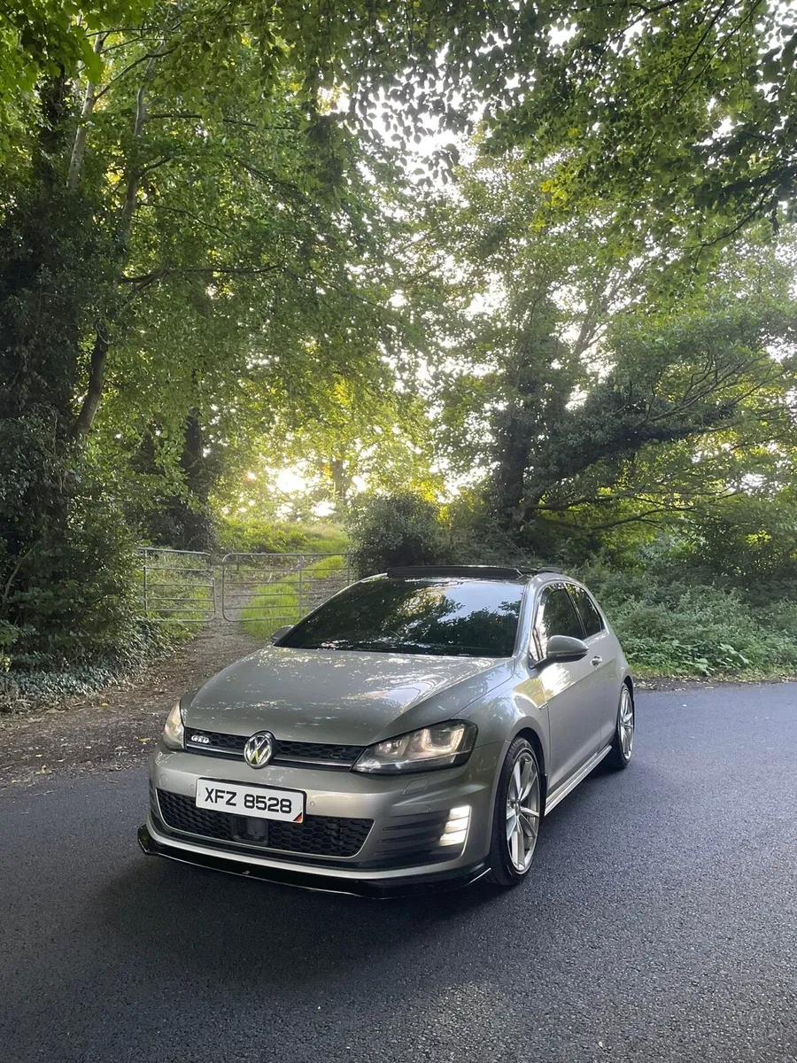 Volkswagen Golf GTD sunroof - Image 3