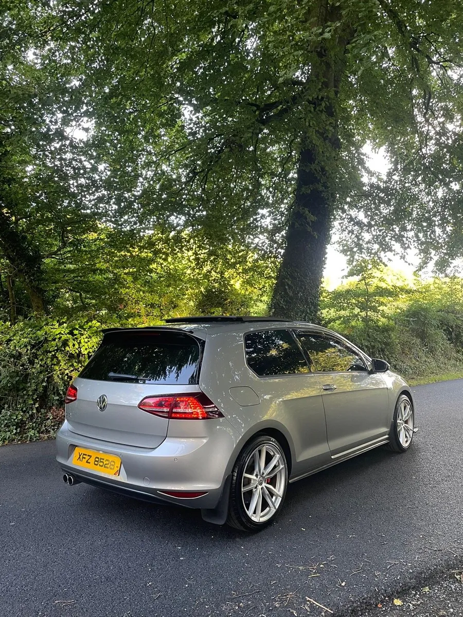 Volkswagen Golf GTD sunroof - Image 4