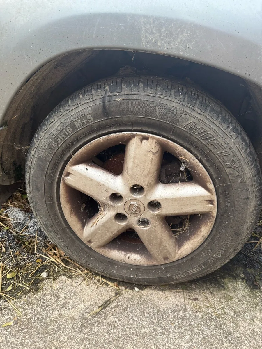 Nissan Alloy wheels - Image 2