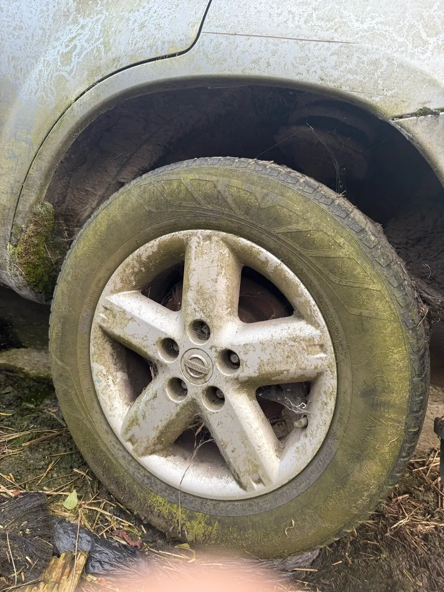 Nissan Alloy wheels - Image 3