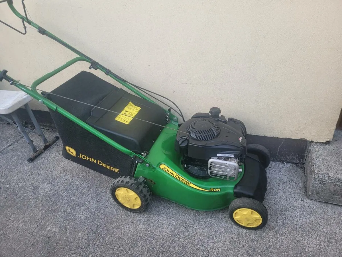 2 John deere lawnmowers - Image 1
