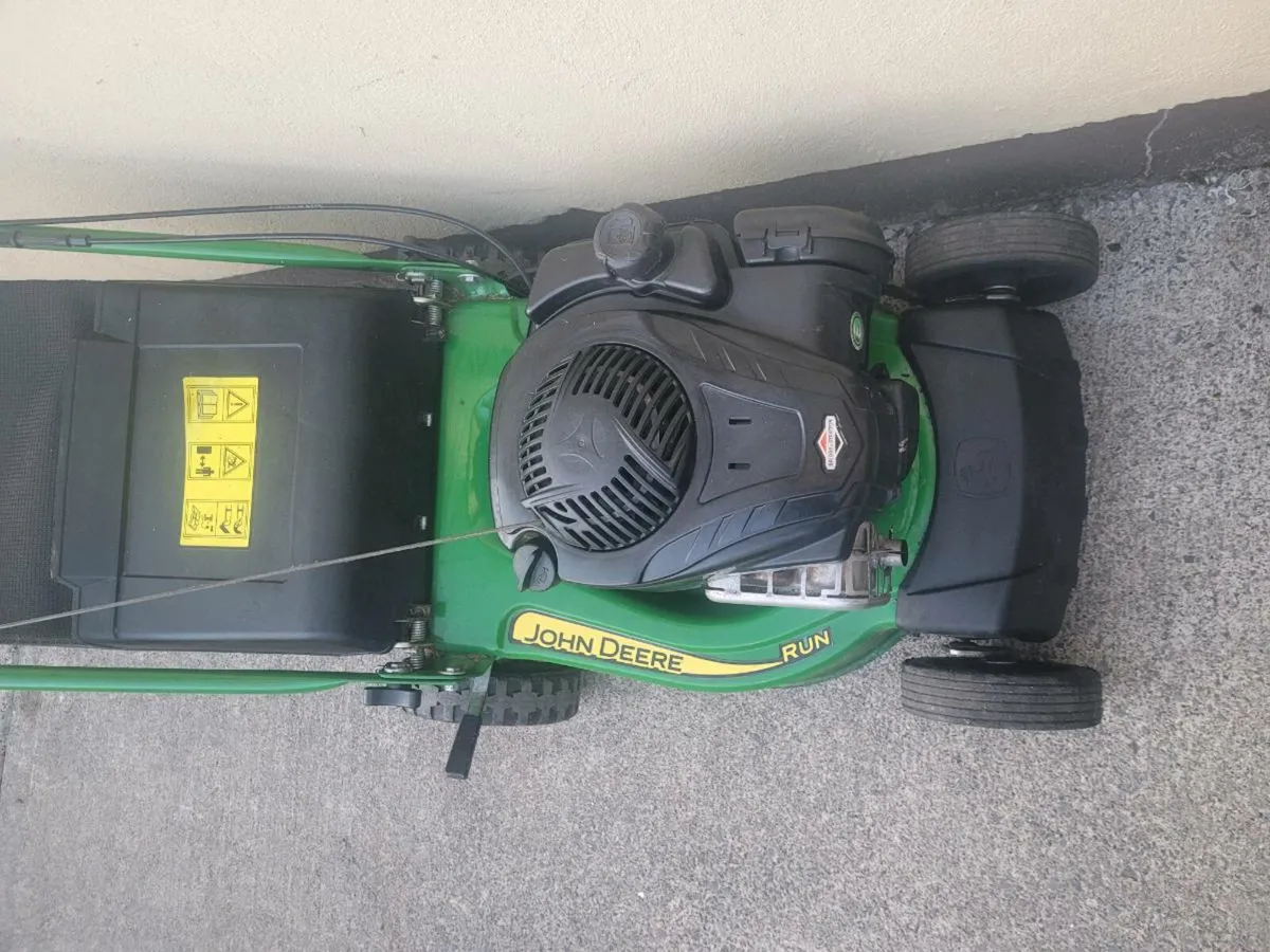 2 John deere lawnmowers - Image 2
