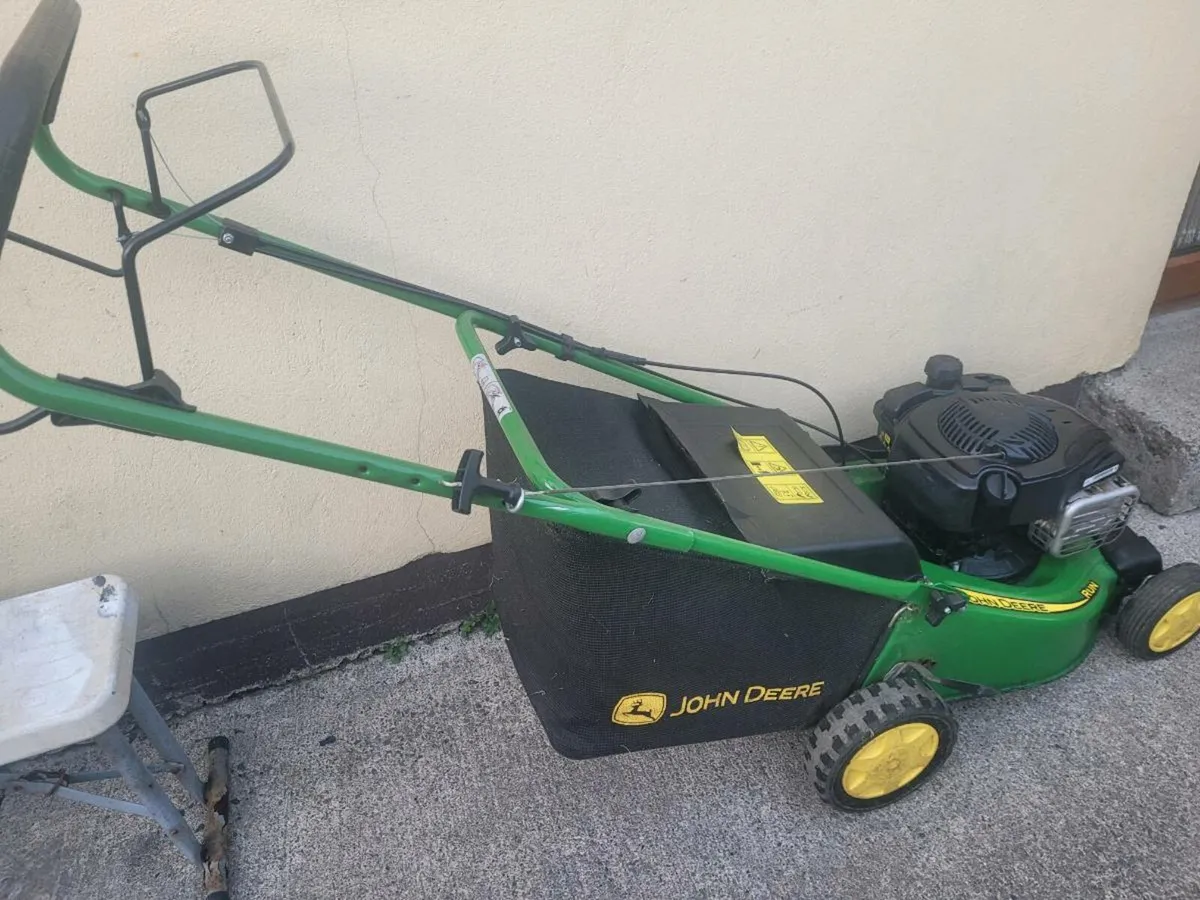 2 John deere lawnmowers - Image 3