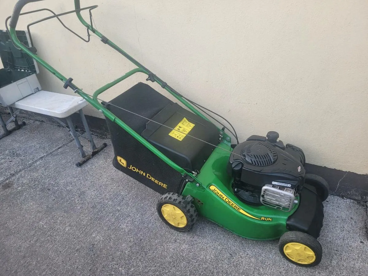 2 John deere lawnmowers - Image 4