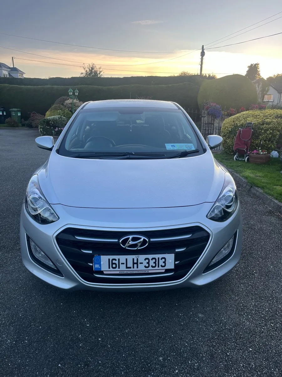 Hyundai i30 Deluxe - Image 1