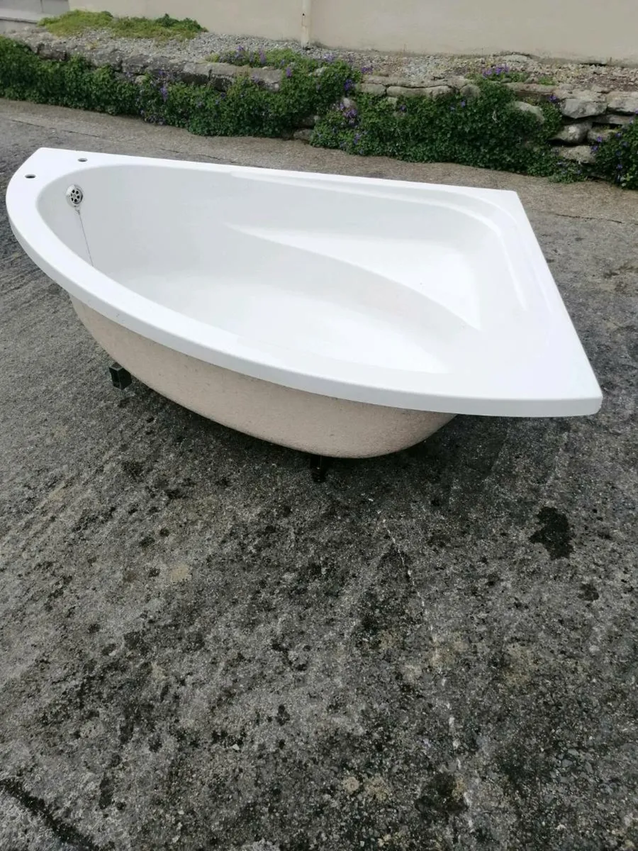 Corner Bath - Image 2