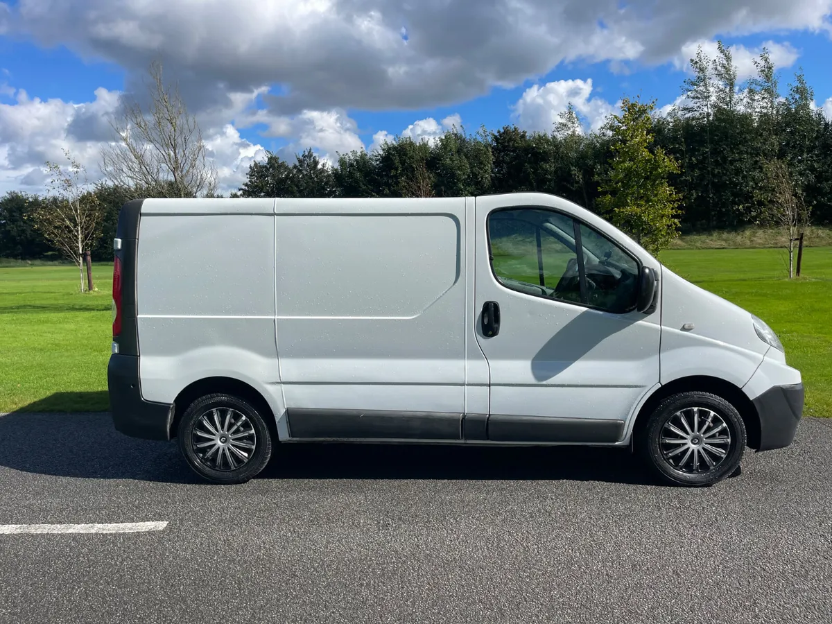Renault Trafic 2012 - Image 2