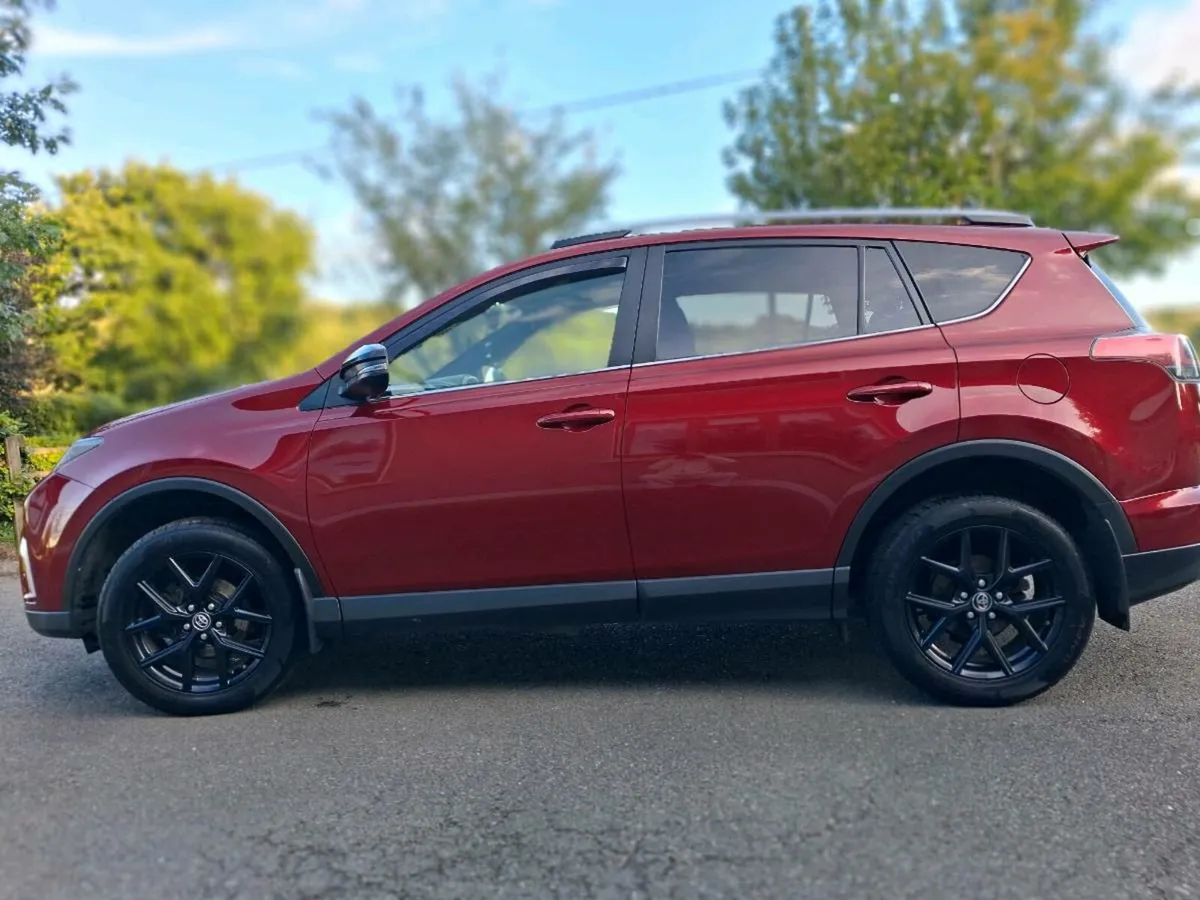Toyota Rav4 2.0D4D sol edition 150bhp - Image 4