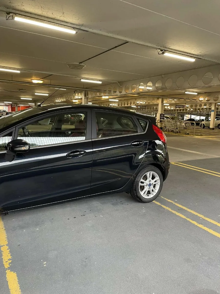 Ford Fiesta 2014 - Image 2