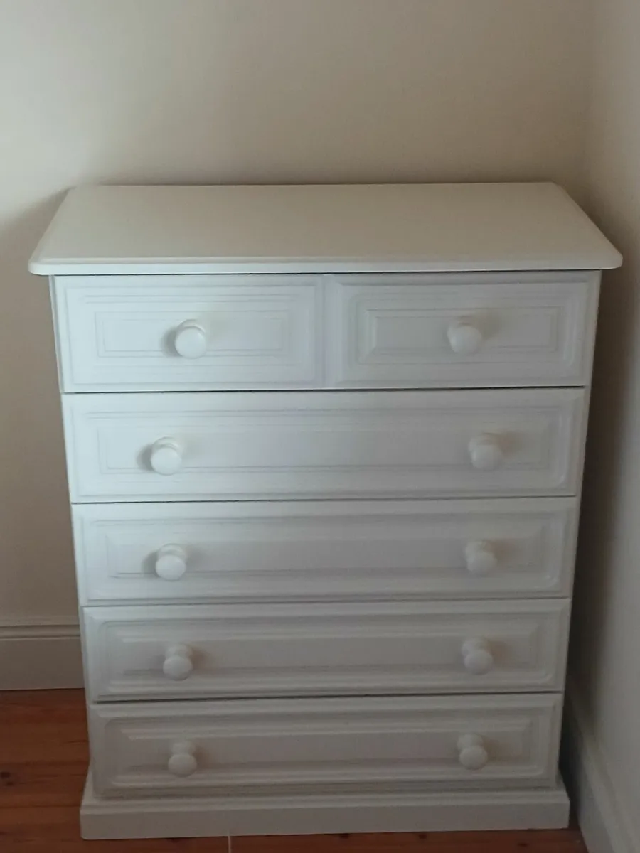 Chest of drawers