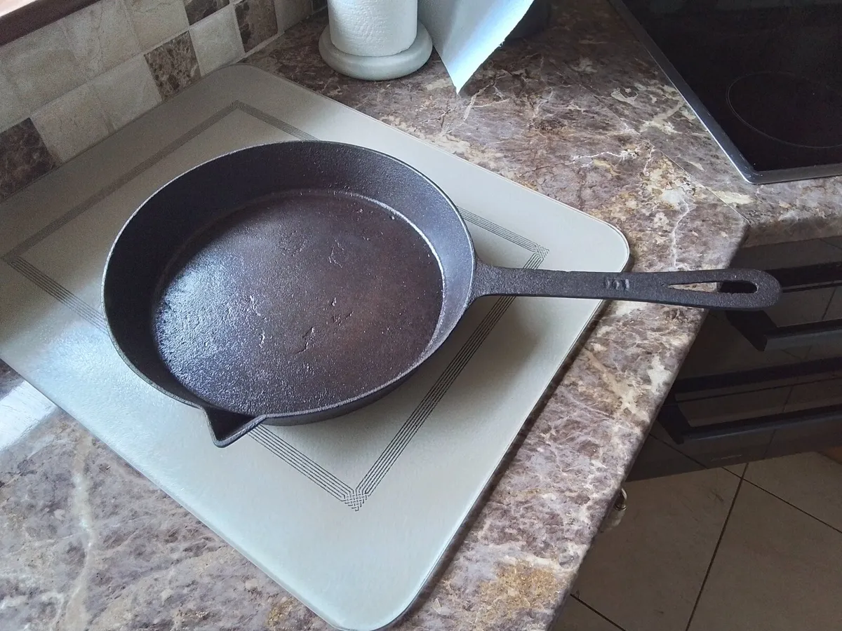 Cast iron pan - Image 1