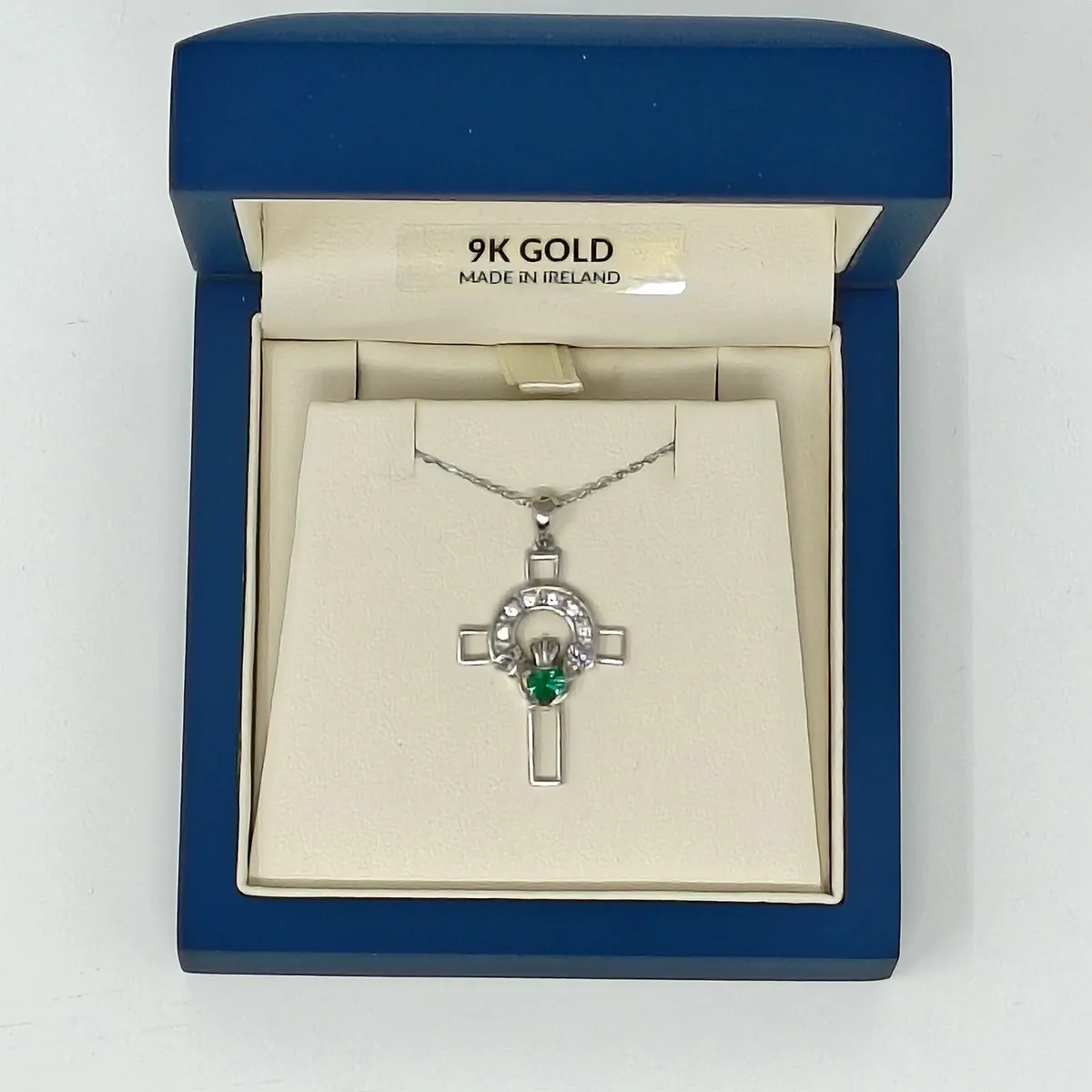9K White Gold Irish Claddagh Green Cross Pendant - Image 4