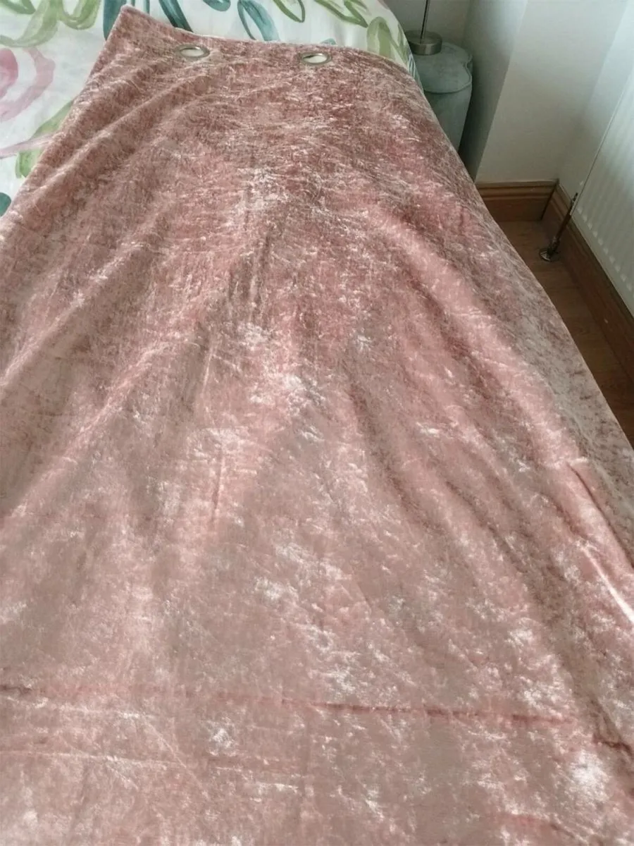 Pink velvet curtains 66x72 in good condition - Image 1