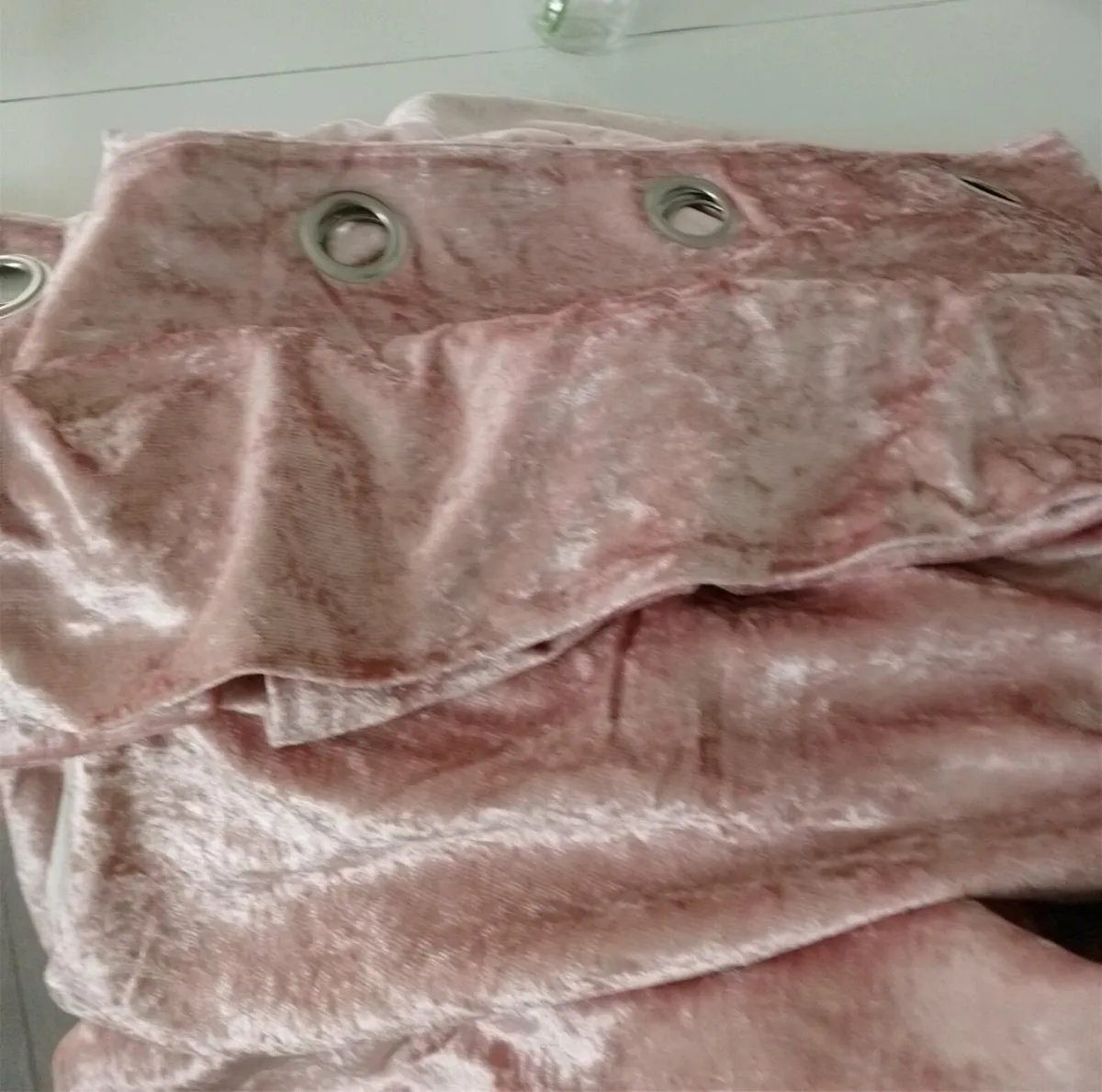 Pink velvet curtains 66x72 in good condition - Image 4